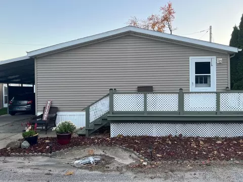 605 Pine St #16, Normal, IL 61761 photo 2