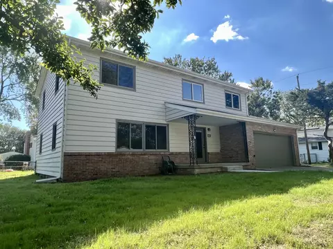 1805 Augusta Dr, Champaign, IL 61821 photo 2