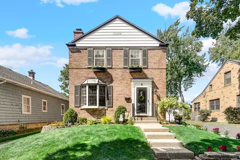 6 S Louis St, Mount Prospect, IL 60056