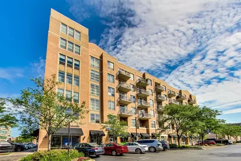647 Metropolitan Way #208, Des Plaines, IL 60016
