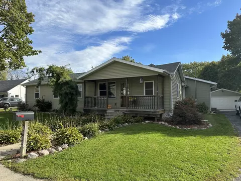 1000 Avery Ave, Dixon, IL 61021