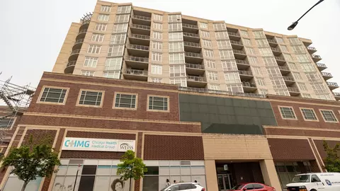 1134 W Granville Ave #916, Chicago, IL 60660