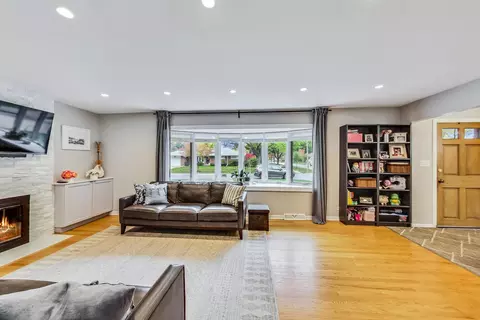 1101 W Pendleton Pl, Mount Prospect, IL 60056 photo 7