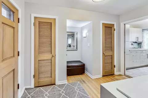1101 W Pendleton Pl, Mount Prospect, IL 60056 photo 5
