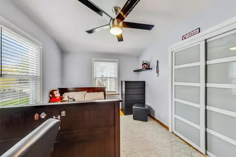 1101 W Pendleton Pl, Mount Prospect, IL 60056 photo 19