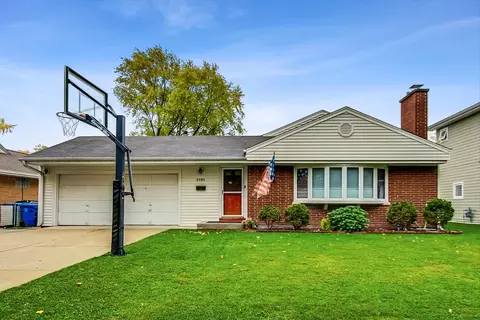 1101 W Pendleton Pl, Mount Prospect, IL 60056
