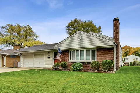 1101 W Pendleton Pl, Mount Prospect, IL 60056 photo 3