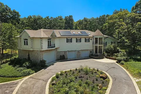 4602 Sunnyside Rd, Woodstock, IL 60098
