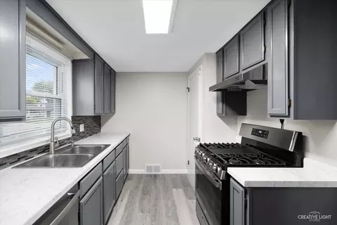 515 S Commonwealth Ave, Elgin, IL 60123 photo 6