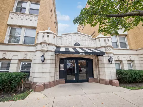 4240 N Clarendon Ave #410N, Chicago, IL 60613