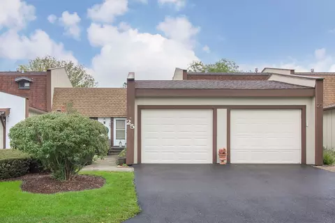 25 Deercrest Sq, Indian Head Park, IL 60525