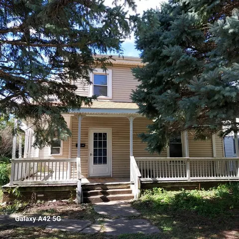 254 S Locust St, Arcola, IL 61910