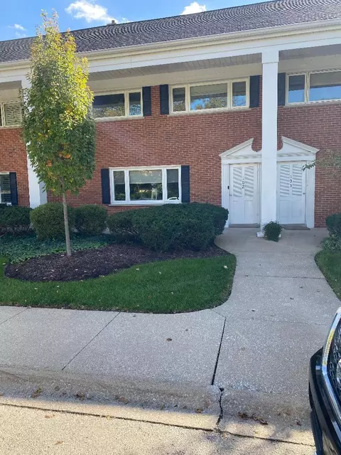 102 Chanticleer Ln #102, Hinsdale, IL 60521