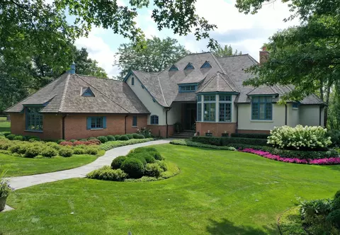 341 Belle Foret Dr, Lake Bluff, IL 60044