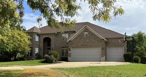 7 Crenshaw Ct, Bolingbrook, IL 60490