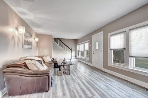 7325 W 72nd St, Bridgeview, IL 60455 photo 3