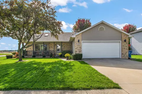 2 Old Farm South Ct, Bradley, IL 60915