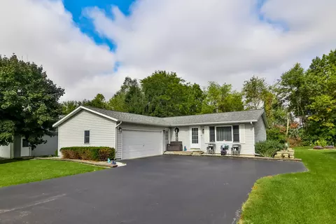 155 Lamplighter Loop SE, Poplar Grove, IL 61065