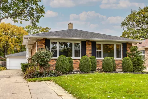 2512 Walnut St, Waukegan, IL 60087