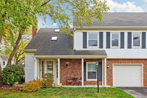 2724 College Hill Cir, Schaumburg, IL 60173