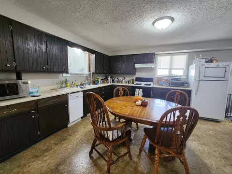 614 E Locust St, Bloomington, IL 61701 photo 9