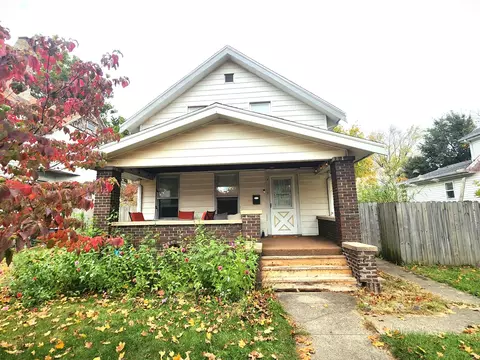 614 E Locust St, Bloomington, IL 61701