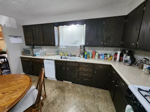614 E Locust St, Bloomington, IL 61701 photo 10