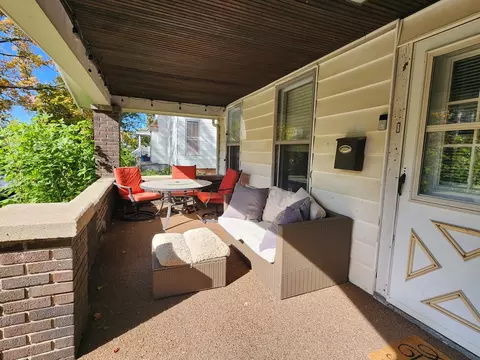 614 E Locust St, Bloomington, IL 61701 photo 2