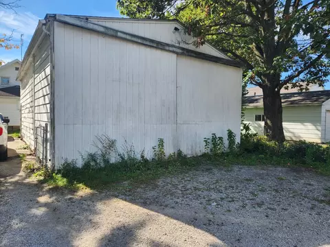 614 E Locust St, Bloomington, IL 61701 photo 25
