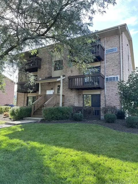 270 12th St #2D, Wheeling, IL 60090