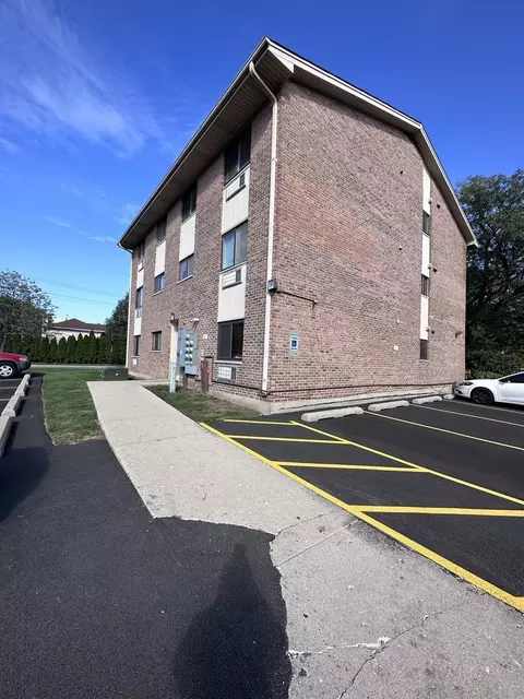 270 12th St #2D, Wheeling, IL 60090 photo 3