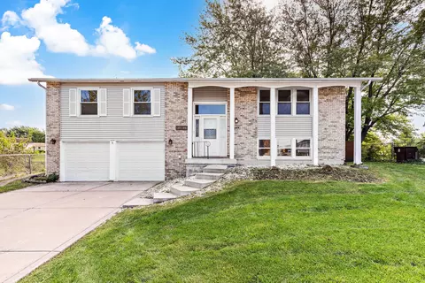 17781 Winston Dr, Country Club Hills, IL 60478
