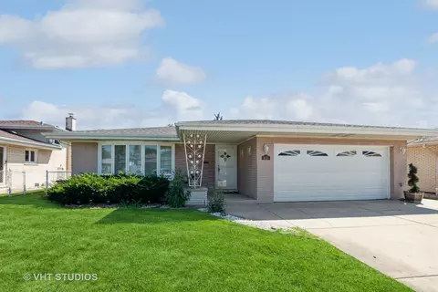4621 W 105th Pl, Oak Lawn, IL 60453