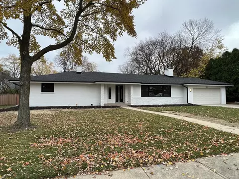 1047 Oxford Rd, Deerfield, IL 60015