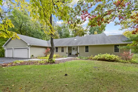 16345 Hickory Cir, Sycamore, IL 60178