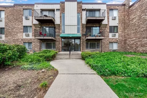 1457 N Winslowe Dr #102, Palatine, IL 60074