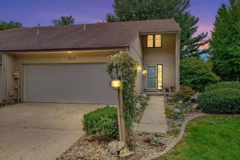 4007 Farmington Dr #B, Champaign, IL 61822