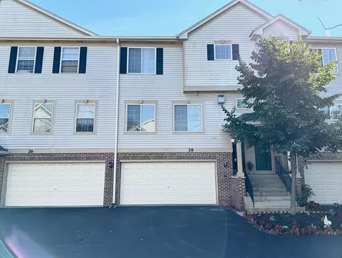 28 Monarch Dr #2905, Streamwood, IL 60107