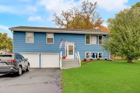 3210 Still Hill Dr, Mchenry, IL 60050