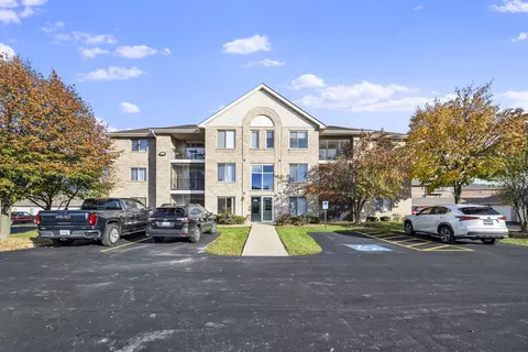 6840 Ridge Point Dr #1A, Oak Forest, IL 60452