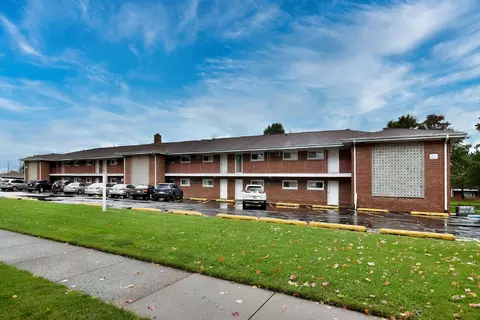 105 Dover Dr #13, Des Plaines, IL 60018