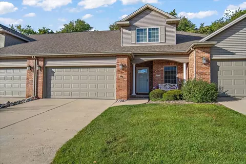 206 Spring Ridge Dr, Bloomington, IL 61704