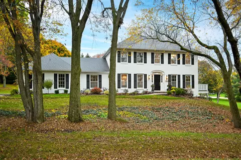 102 Crane Rd, Saint Charles, IL 60175