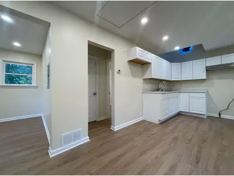 Entry Way - 4 Hickory Rd, Oakwood Hills, IL 60013 photo 1 of 1