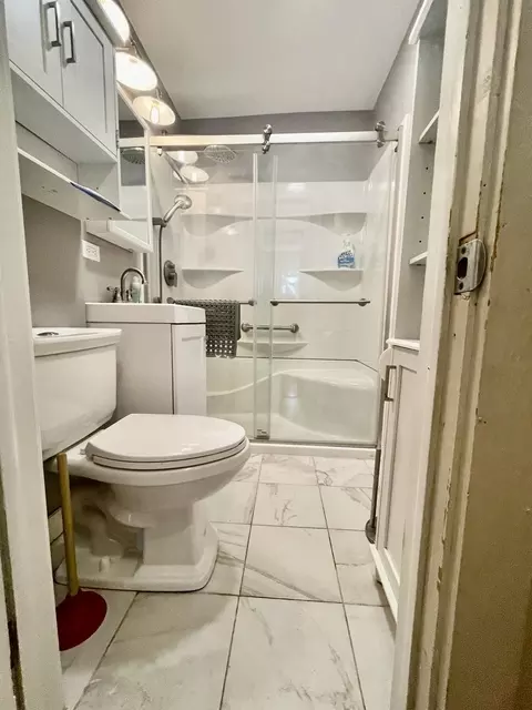 Bath - 4 Hickory Rd, Oakwood Hills, IL 60013 photo 1 of 1