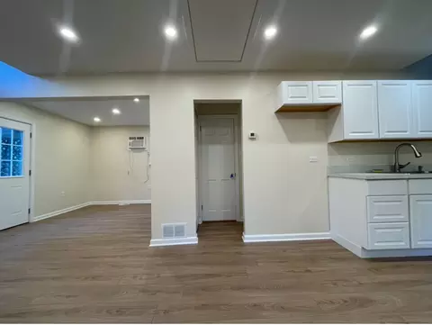 Living - 4 Hickory Rd, Oakwood Hills, IL 60013 photo 4 of 7