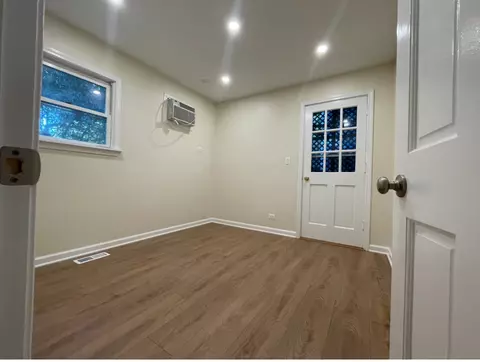 Bedroom - 4 Hickory Rd, Oakwood Hills, IL 60013 photo 1 of 1