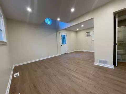 Living - 4 Hickory Rd, Oakwood Hills, IL 60013 photo 5 of 7