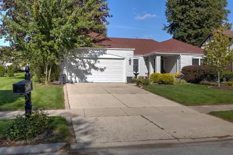 513 Iroquois Ave, Naperville, IL 60563