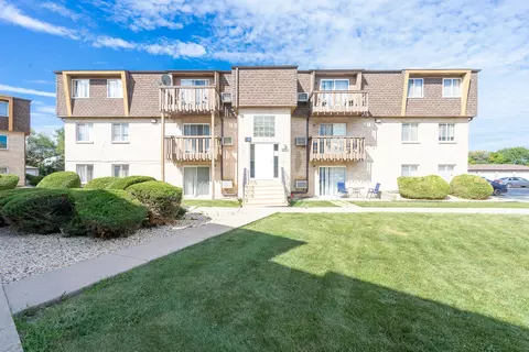 2351 Bicentennial Ave #9, Crest Hill, IL 60403